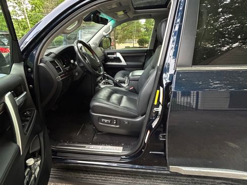Used 2017 Toyota Land Cruiser AWD/4WD image 6