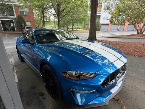 Used 2020 Ford Mustang GT RWD image 2