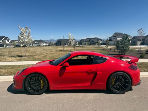 Used 2016 Porsche Cayman GT4 image 2