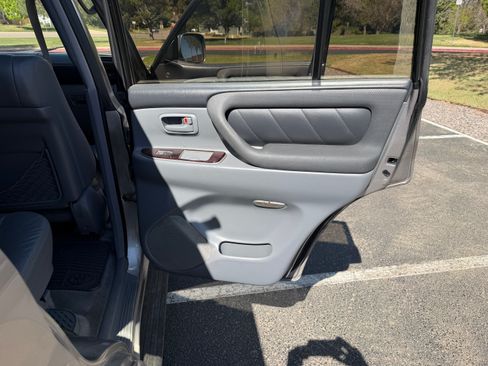 Used 2002 Toyota Land Cruiser AWD/4WD image 10
