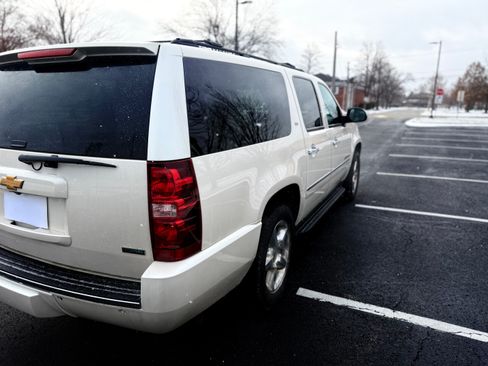 Used 2012 Chevrolet Suburban LTZ image 19