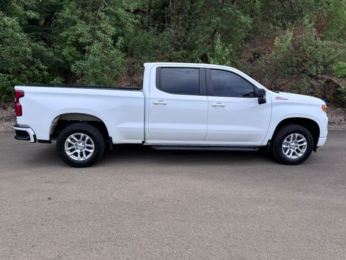 Used 2023 Chevrolet Silverado 1500 RST w/ Z71 Off-Road Package AWD/4WD image 2