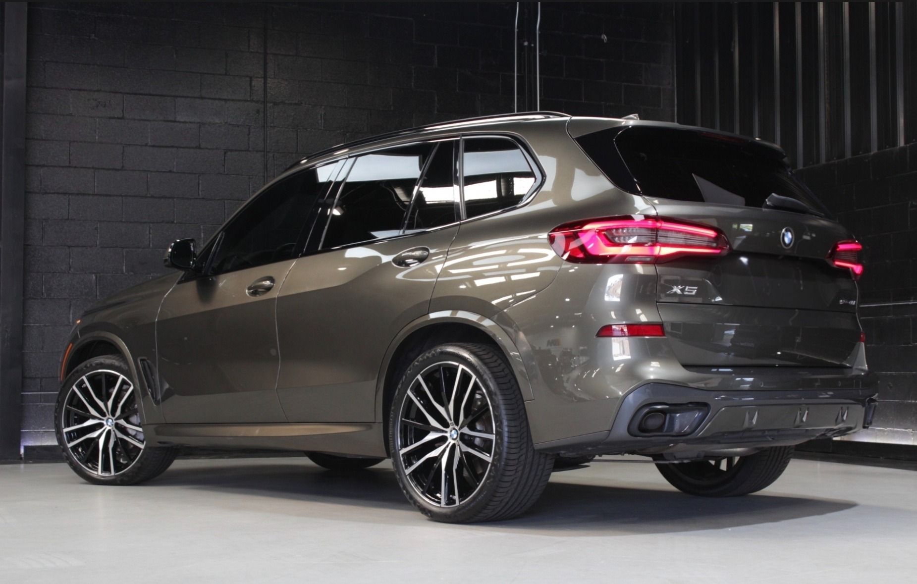 Used 2021 BMW X5 sDrive40i w/ M Sport Package RWD image 10