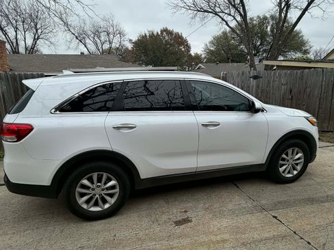 Used 2018 Kia Sorento LX image 5