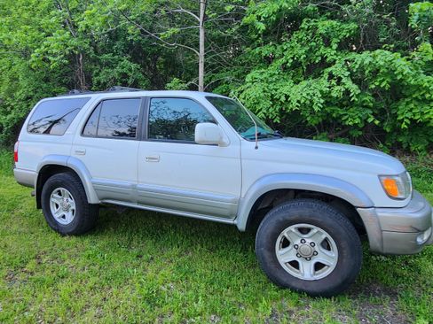 Used 2000 Toyota 4Runner Limited RWD image 1