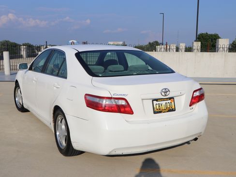Used 2009 Toyota Camry LE FWD image 8