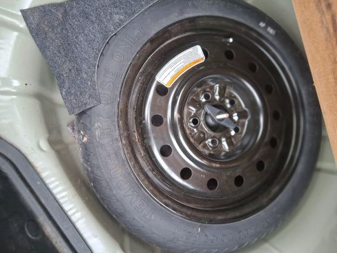 Used 2001 Ford Taurus SES image 13