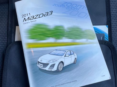 Used 2011 MAZDA MAZDA3 i Sport image 18