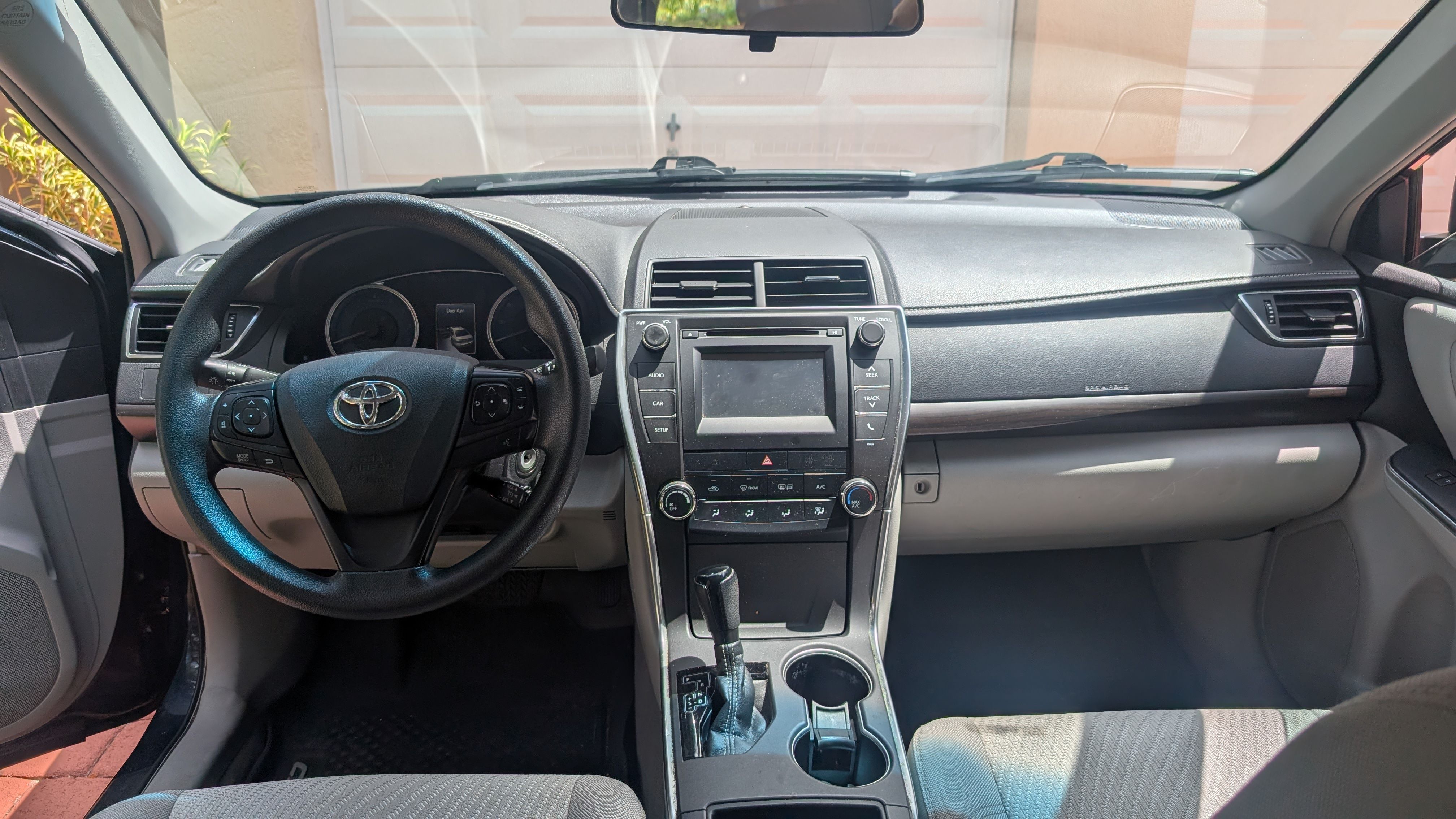 Used 2017 Toyota Camry LE FWD image 2