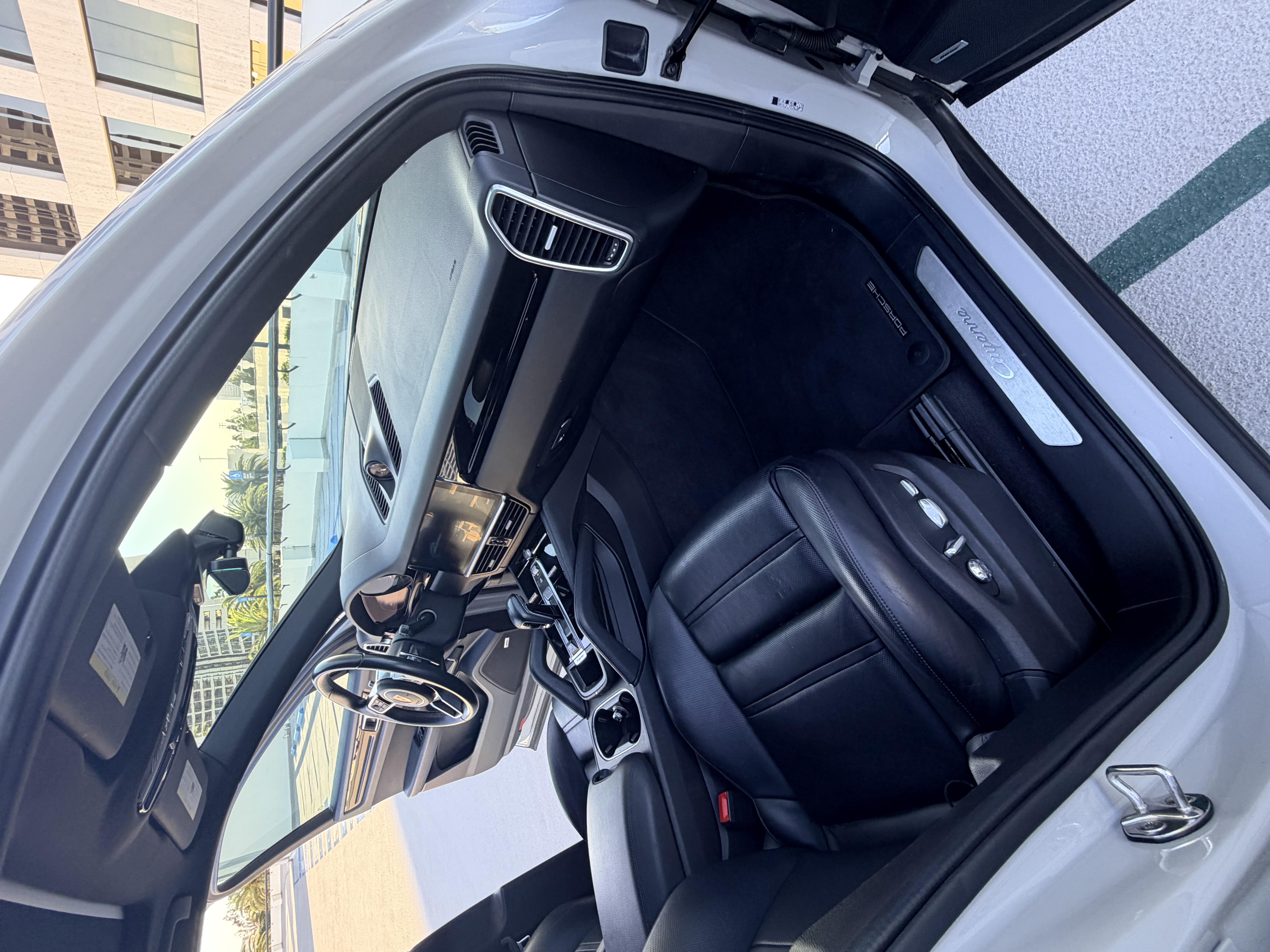 Used 2021 Porsche Cayenne AWD/4WD image 23