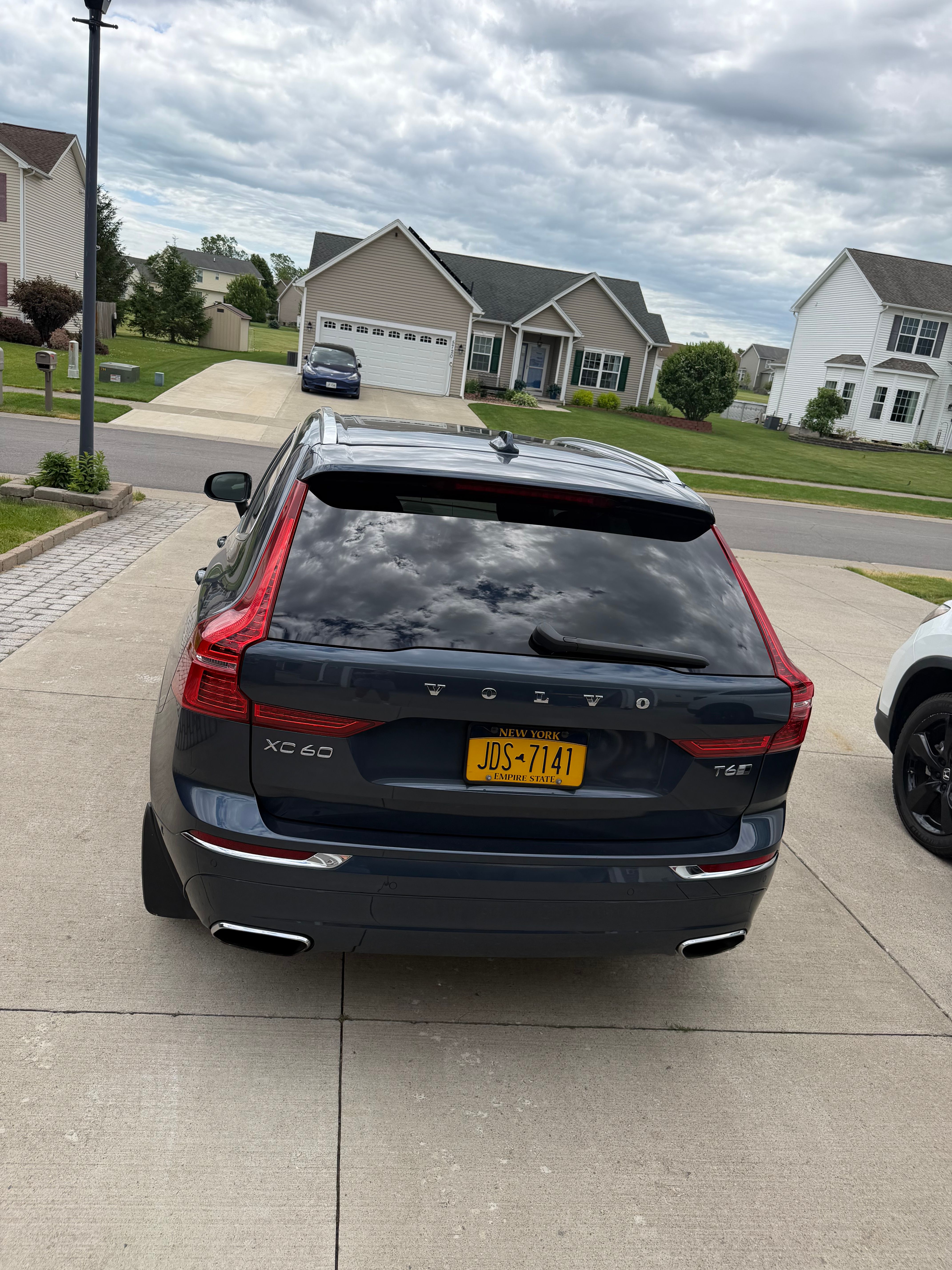 Used 2019 Volvo XC60 T6 Inscription w/ Protection Package Premier AWD/4WD image 19