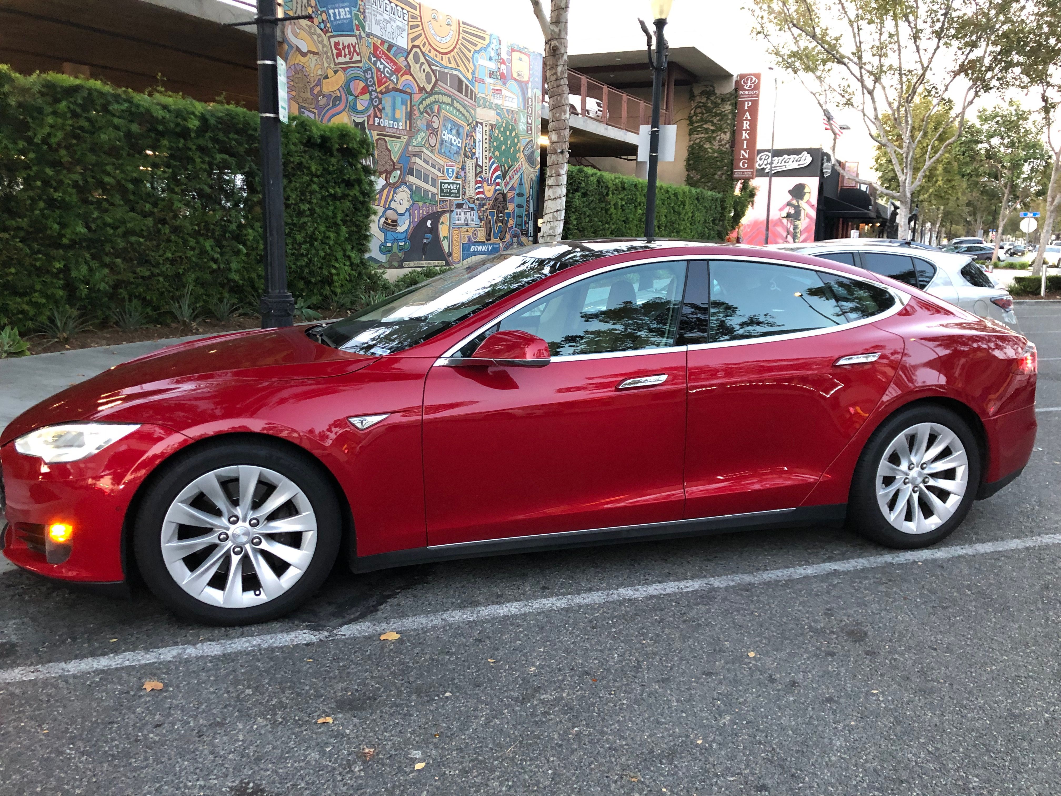 Used 2016 Tesla Model S 70D AWD/4WD image 2