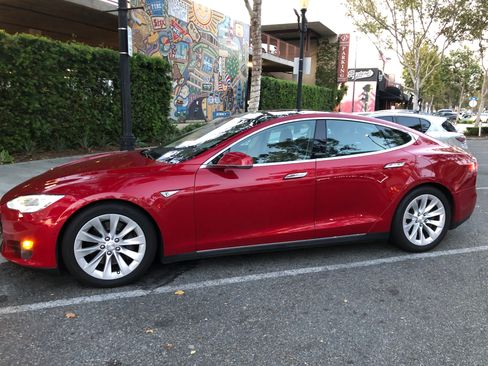 Used 2016 Tesla Model S 70D image 2