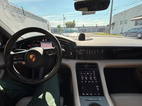 Used 2021 Porsche Taycan 4 Cross Turismo image 9