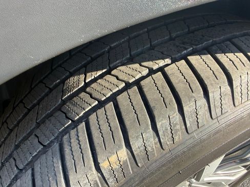 Used 2018 Ford Explorer Platinum image 12