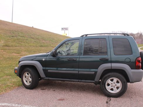 Used 2005 Jeep Liberty Sport image 13