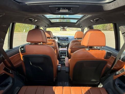 Used 2024 BMW X7 xDrive40i w/ Executive Package image 13