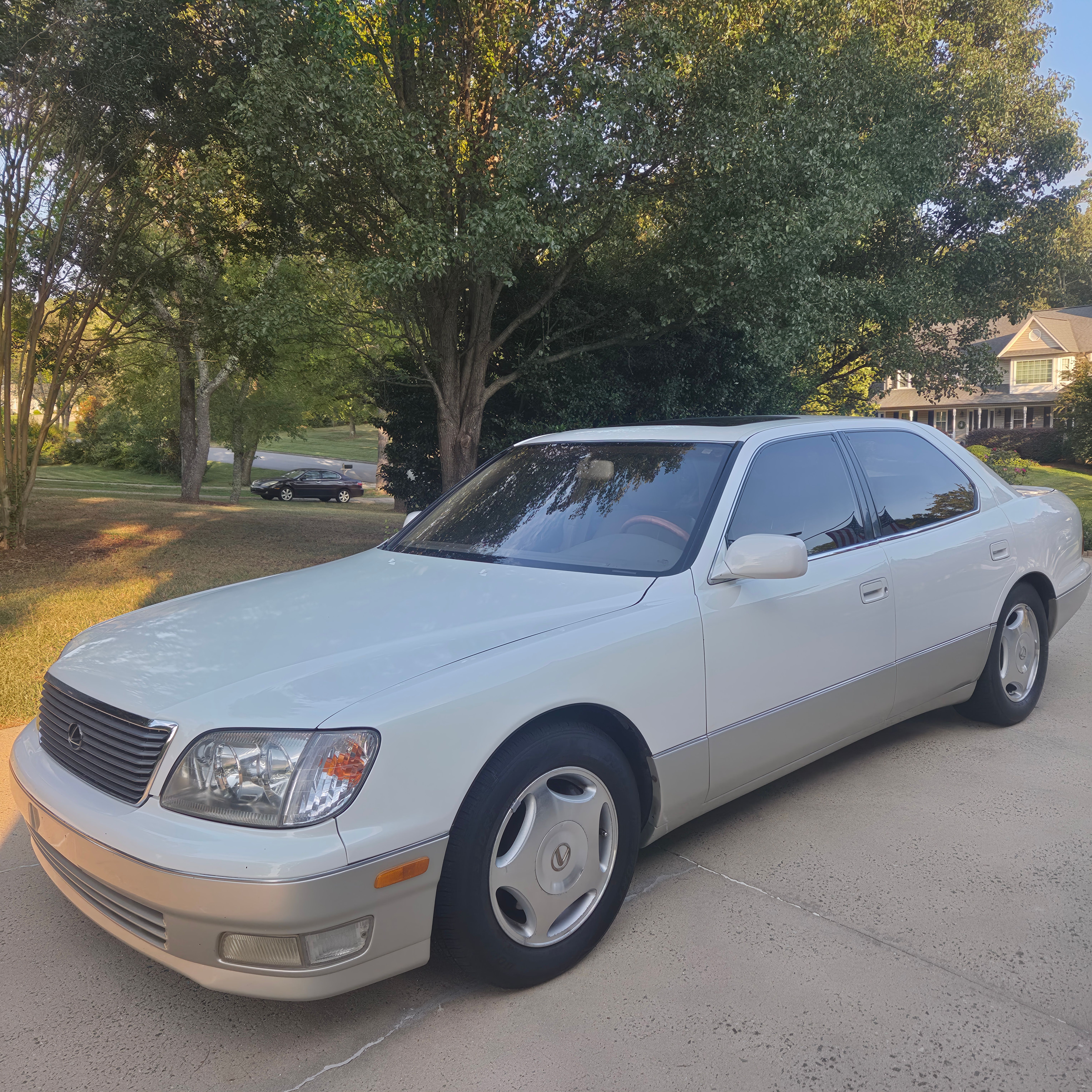 Used 1998 Lexus LS 400 RWD image 1