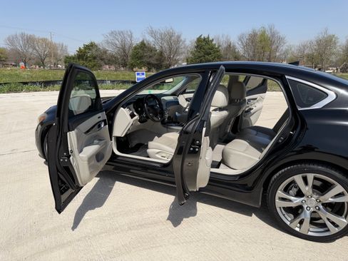 Used 2011 INFINITI M56 w/ Sport Pkg RWD image 2