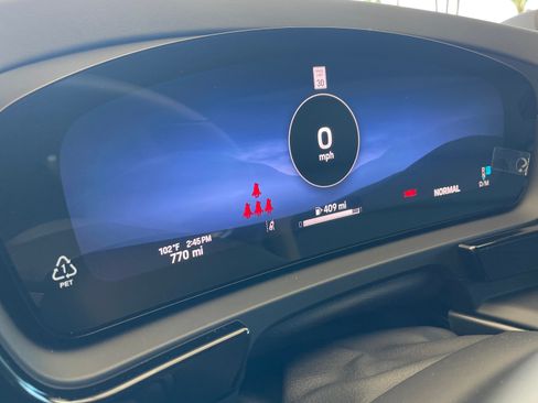 Used 2026 Porsche Cayenne Sport Utility 4D image 13