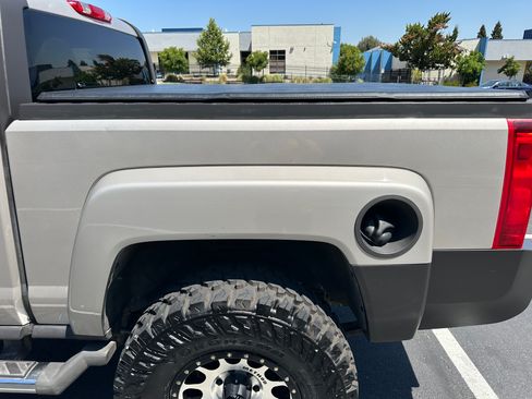 Used 2009 HUMMER H3T Alpha image 6