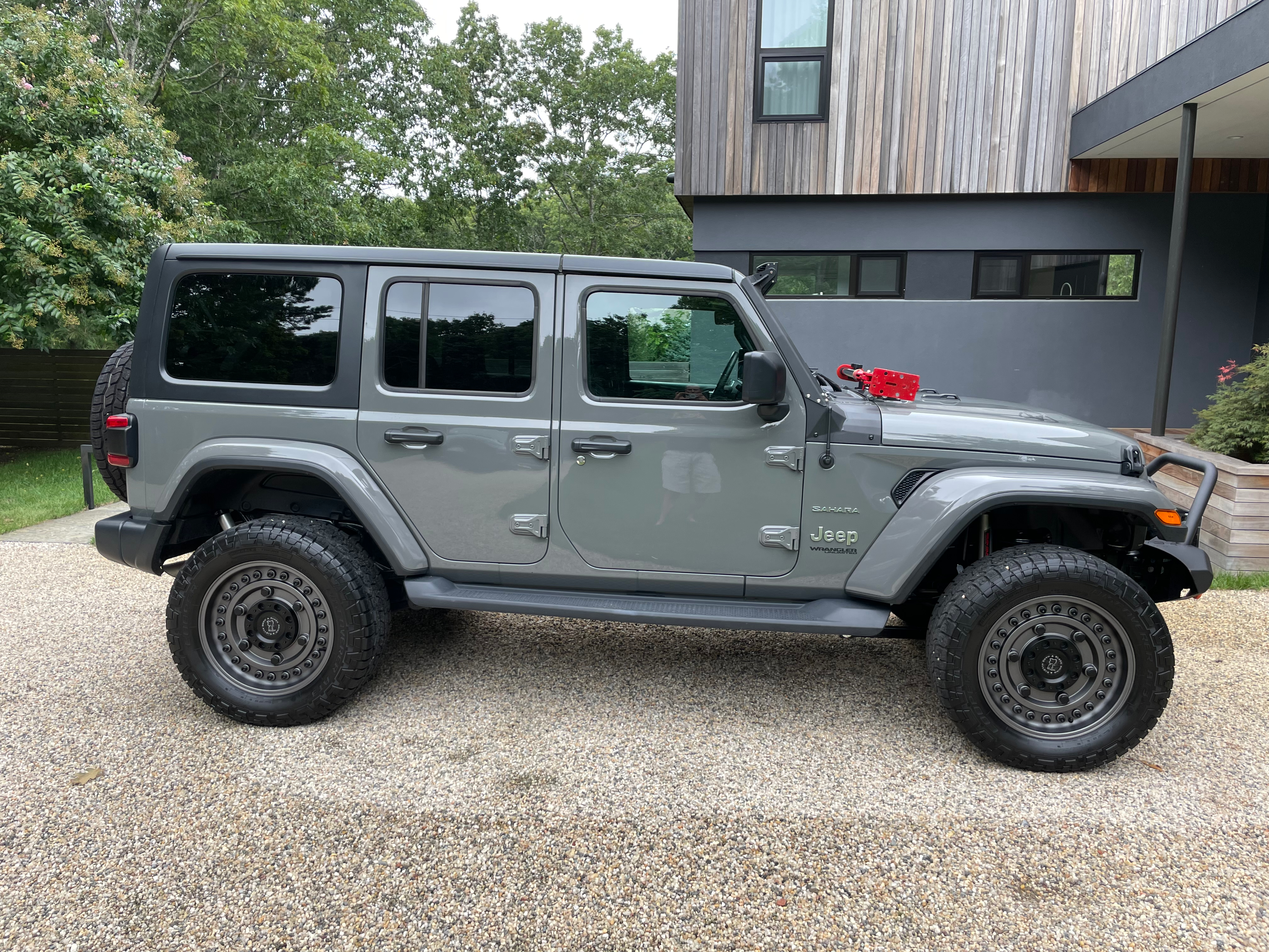 Used 2018 Jeep Wrangler Unlimited Sahara AWD/4WD image 6