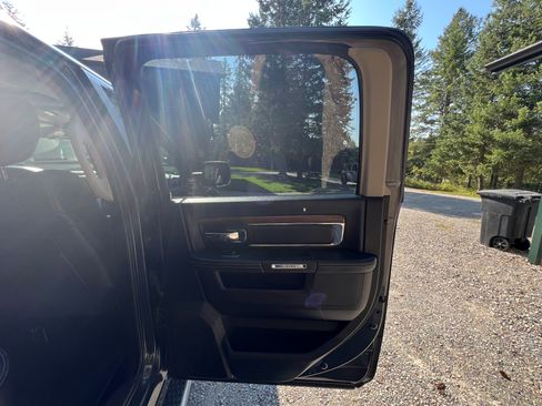 Used 2017 RAM 1500 Laramie image 22