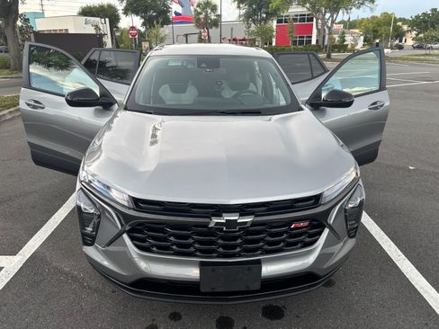 Used 2024 Chevrolet Trax RS w/ Driver Confidence Package FWD image 5