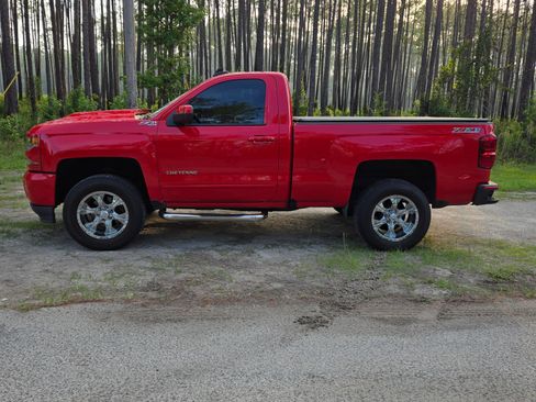 Used 2017 Chevrolet Silverado 1500 LT AWD/4WD image 10