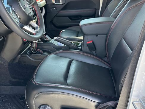 Used 2023 Jeep Gladiator Rubicon w/ LED Lighting Group image 17