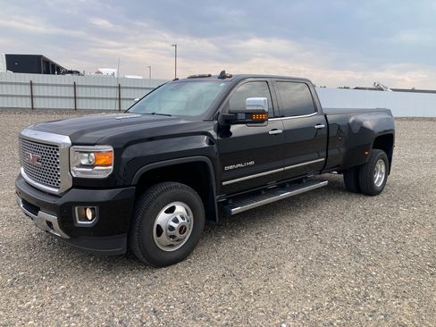 Used 2016 GMC Sierra 3500 Denali w/ Duramax Plus Package AWD/4WD image 5