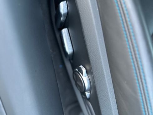 Used 2021 Audi R8 V10 w/ Premium Package image 24