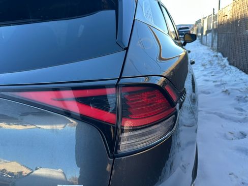 Used 2023 Kia Sportage EX image 8