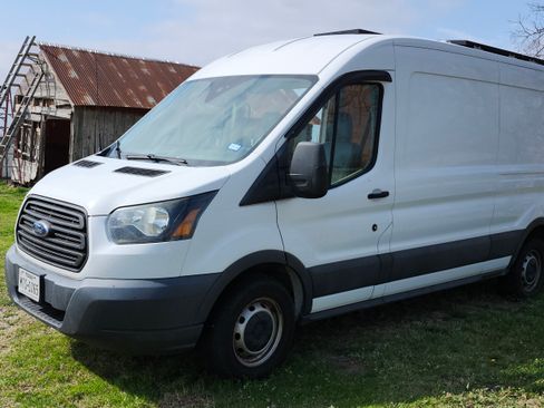 Used 2017 Ford Transit 250 148 Medium Roof image 5