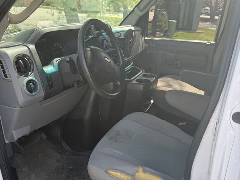 Used 2013 Ford E-250 and Econoline 250 Extended w/ Exterior Upgrade Pkg image 6