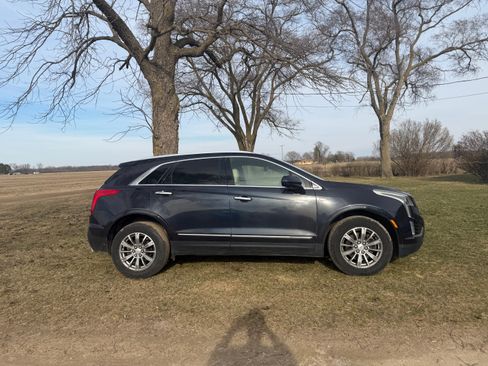 Used 2017 Cadillac XT5 FWD image 2