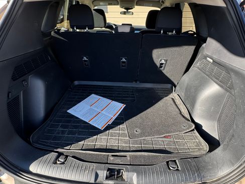 Used 2020 Ford Escape SE image 10