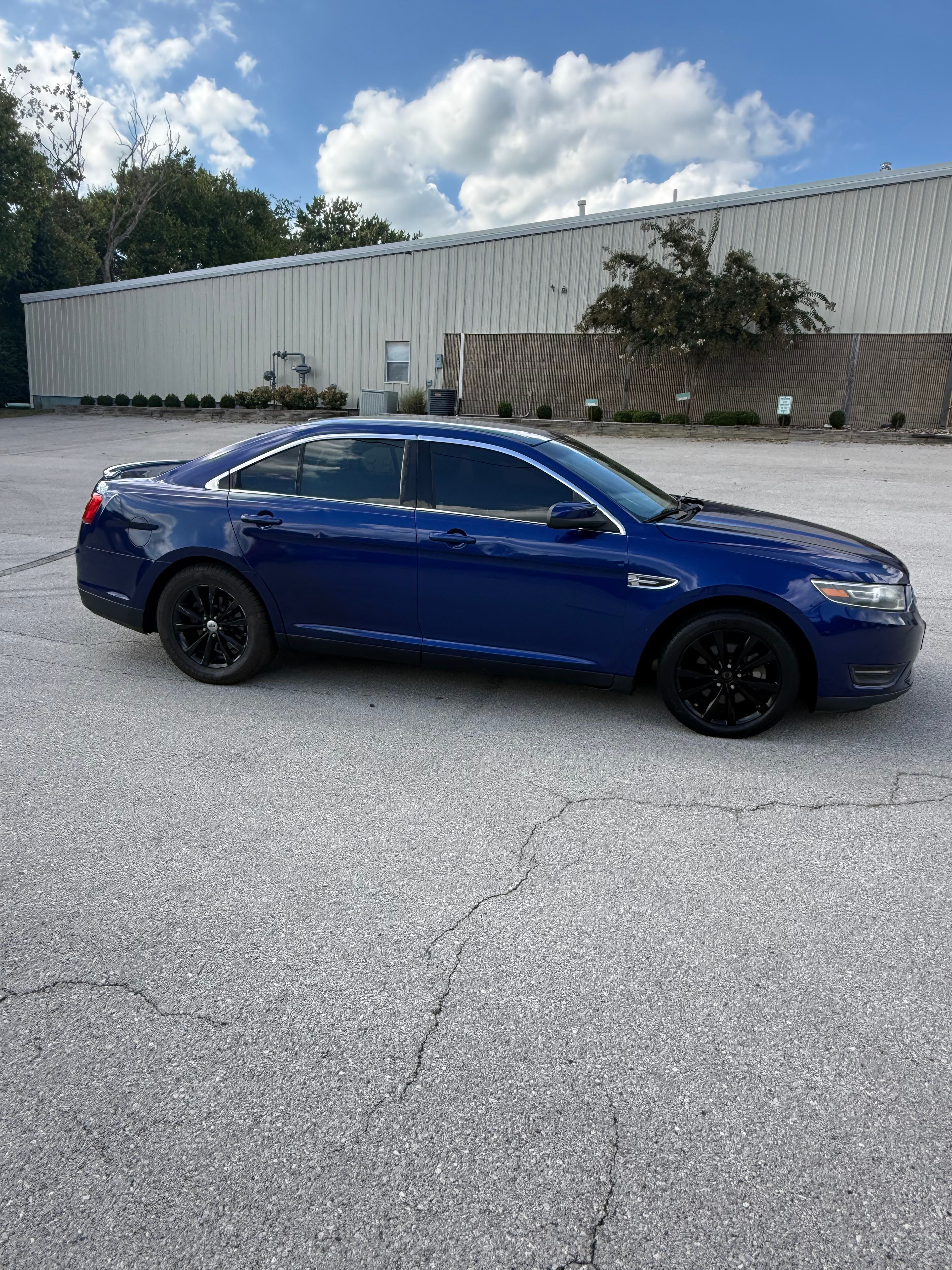 Used 2014 Ford Taurus SEL w/ Equipment Group 201A FWD image 1