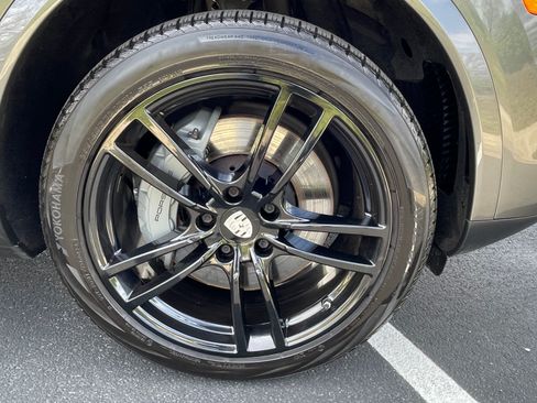Used 2019 Porsche Cayenne S AWD/4WD image 8