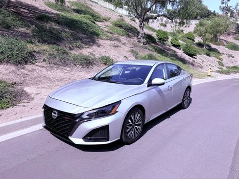 Used 2023 Nissan Altima 2.5 SV FWD image 1
