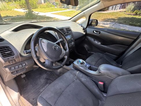 Used 2014 Nissan Leaf S FWD image 6