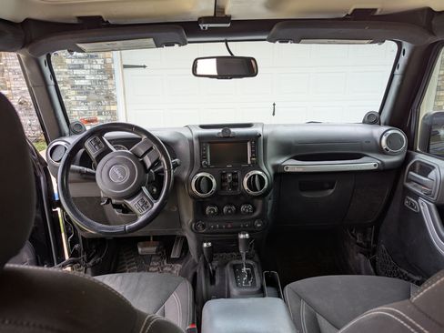 Used 2014 Jeep Wrangler Unlimited Sahara w/ Connectivity Group image 9