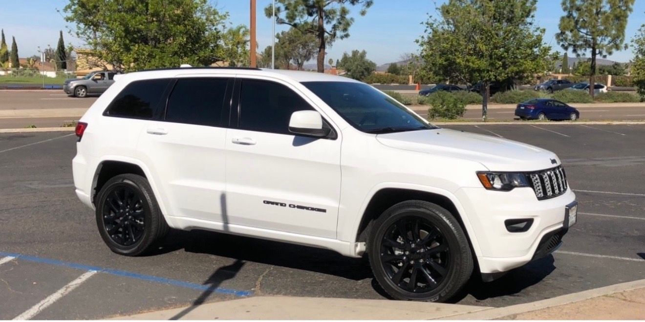 Used 2017 Jeep Grand Cherokee Altitude RWD image 5