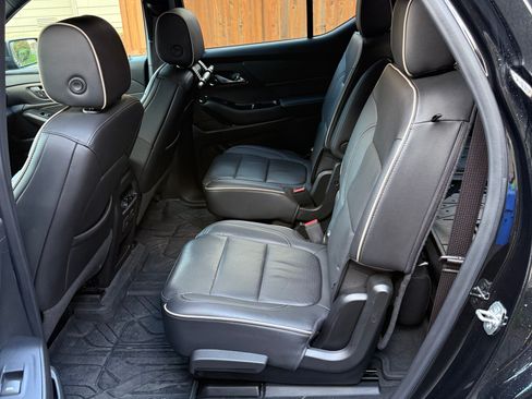 Used 2022 Chevrolet Traverse Premier w/ Redline Edition image 10