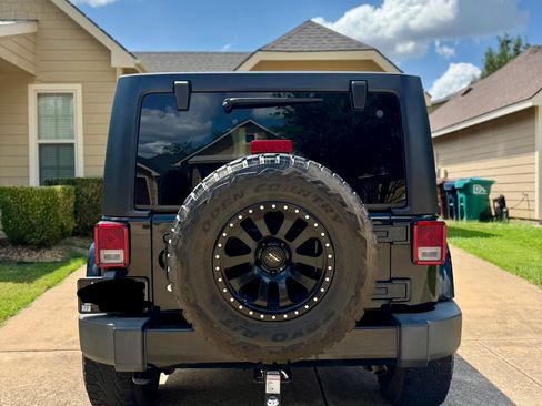 Used 2017 Jeep Wrangler Unlimited Sahara w/ Max Tow Package image 6