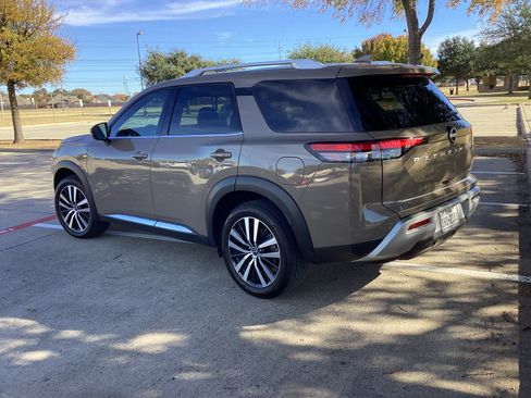 Used 2023 Nissan Pathfinder Platinum w/ Cargo Package image 2