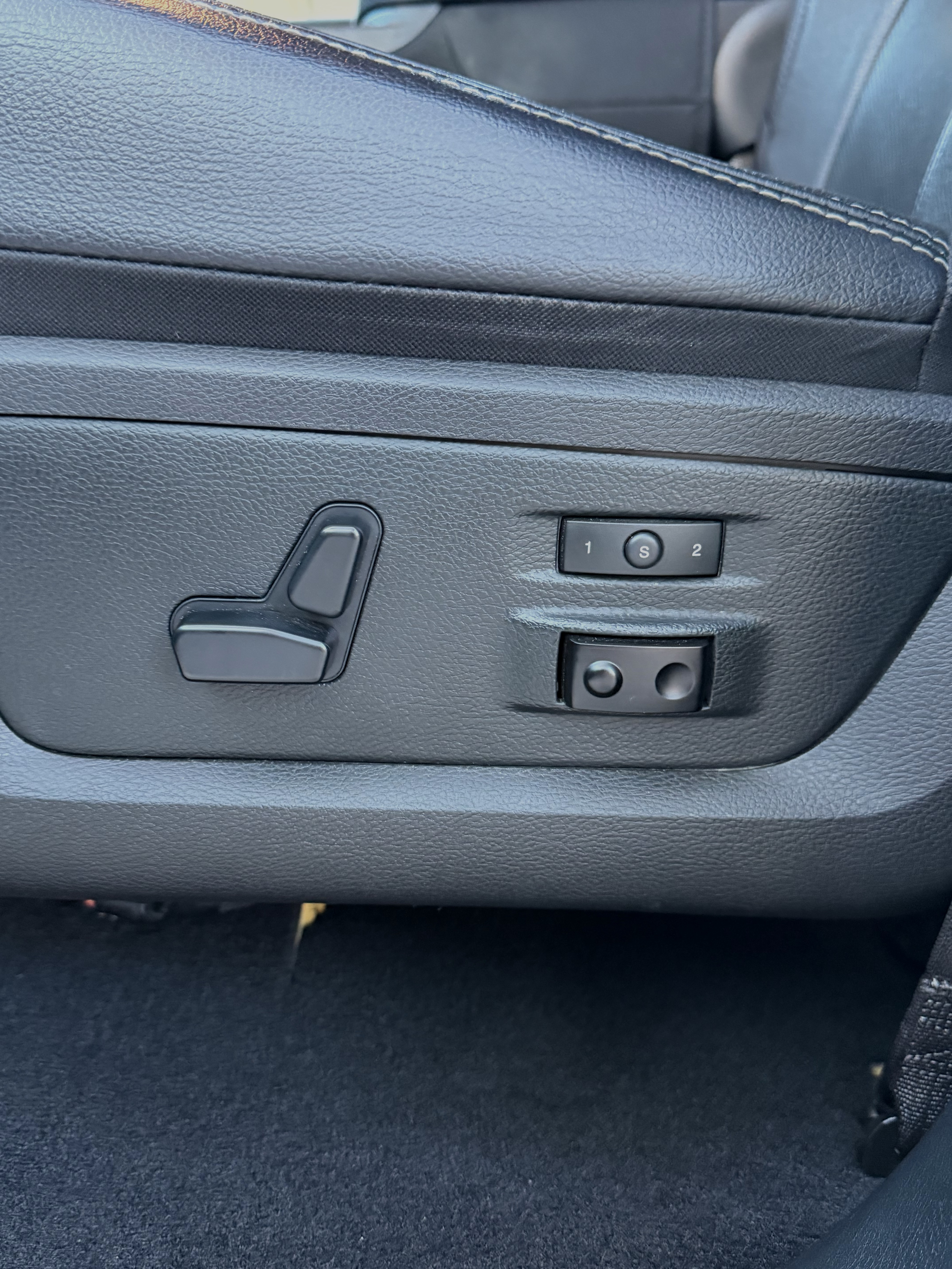 Used 2018 RAM 1500 Laramie w/ Protection Group AWD/4WD image 14