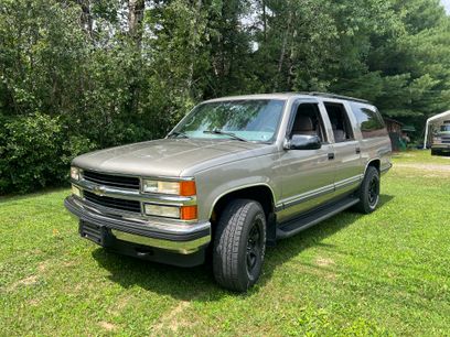 Used 1999 Chevrolet Suburban 4WD w/ Preferred Equipment Group 2