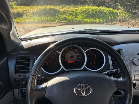 Used 2005 Toyota Tacoma PreRunner image 8