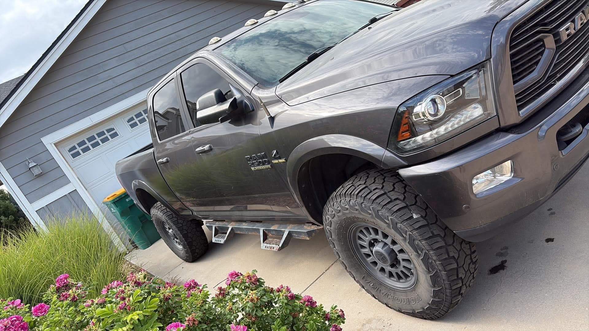 Used 2018 RAM 2500 Laramie w/ Sport Appearance Group AWD/4WD image 2